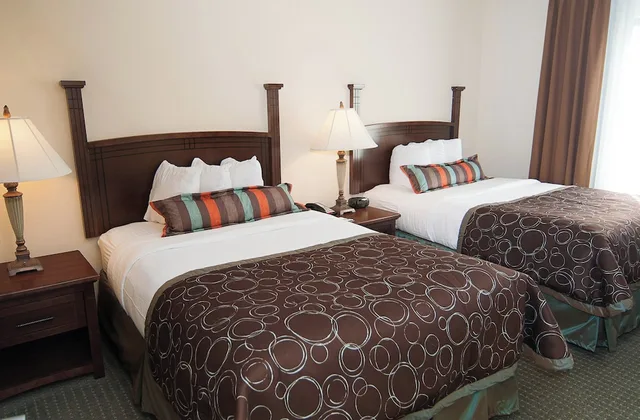 جناح بسريرين مزدوجين بغرفة نوم واحدة بمطبخ، Staybridge Suites Wichita 1/4