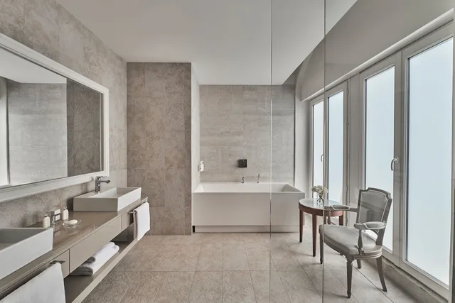 جناح ملكي بسرير مزدوج، Hotel Barriere Le Royal La Baule 2/2