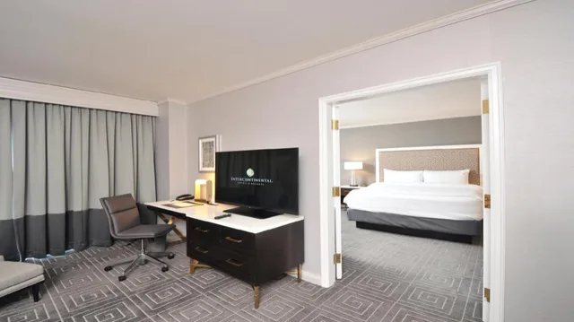 1 Bedroom, Suite, No View, Concierge Level, InterContinental Kansas City at the Plaza 3/4