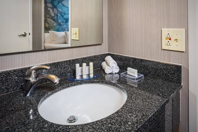 Executive, King Bed, Courtyard By Marriott Riverside Ucr Moreno Valley Area 4/5