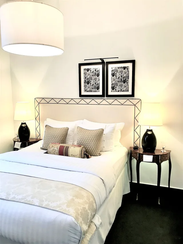 1 Bedroom, Luxury, Executive, Suite, Queen Bed, Old Square View, Sofa، Luxury Apartments Mondrian Market Square 5/10