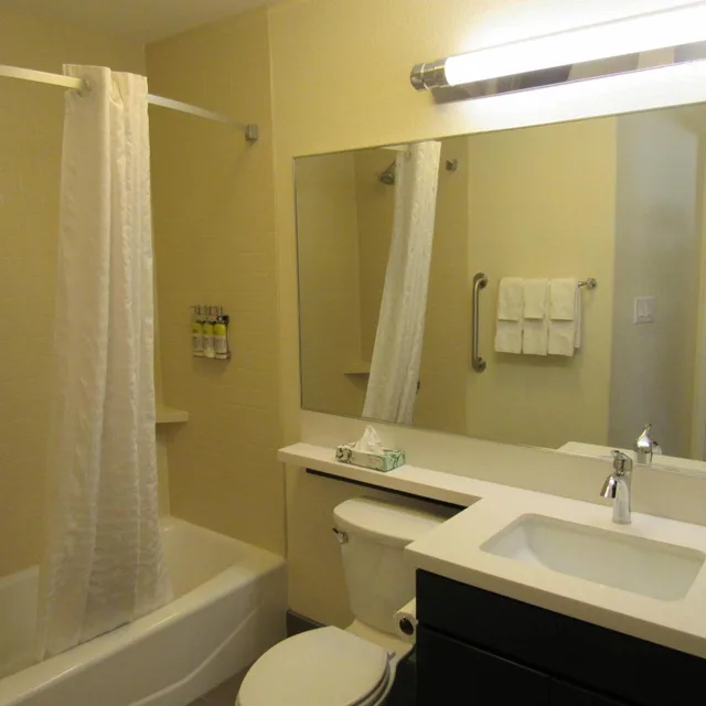 غرفة بسرير كينج لذوي الإعاقة، Candlewood Suites COTULLA 5/8