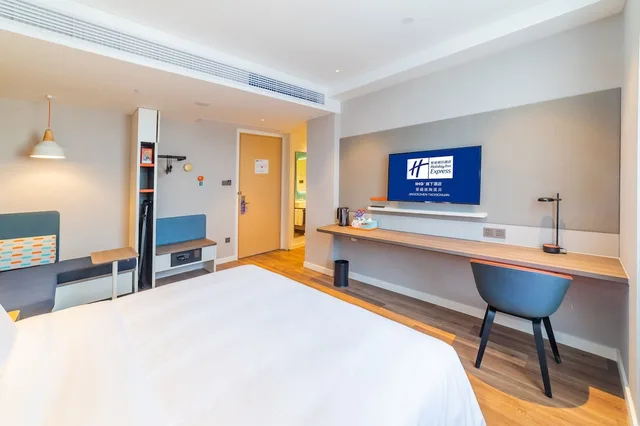 Standard, King Bed, Accessible, Holiday Inn Express Jingdezhen Taoxichuan 1/1
