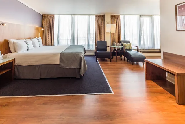 Premium, King Bed, Balcony, Holiday Inn London - Camden Lock by IHG 4/9