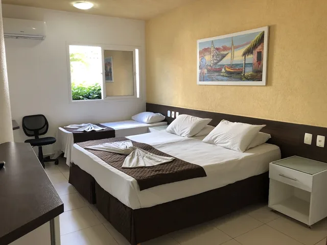 غرفة ثلاثية، Hotel Des Basques 3/5