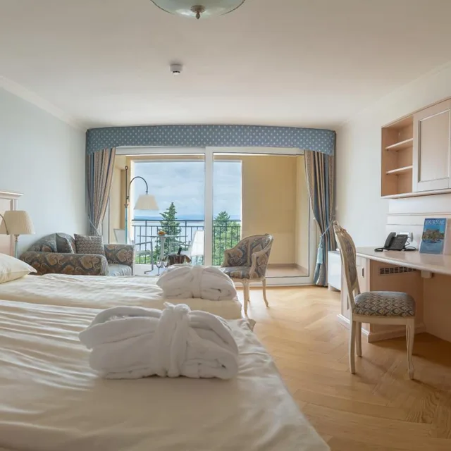 غرفة ديلوكس بسرير مزدوج بإطلالة على البحر بشرفة، Hotel Kvarner Palace 2/6