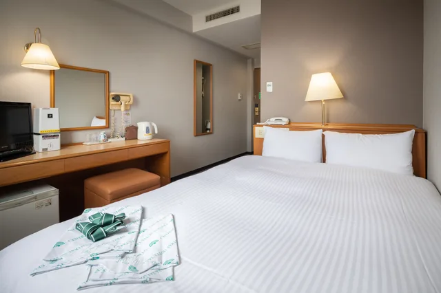 غرفة بسرير مزدوج في المبنى الرئيسي، Central Hotel Takeo 2/3