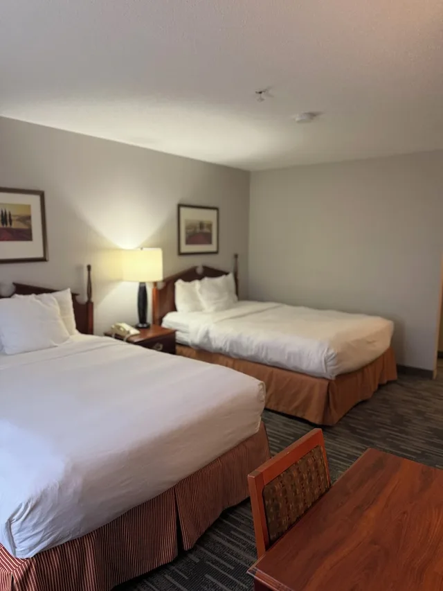 غرفة بسريرين كوين، Country Inn & Suites By Radisson Elgin, IL 1/3