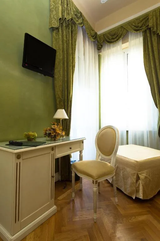 غرفة رباعية، Hotel Gennarino 3/6