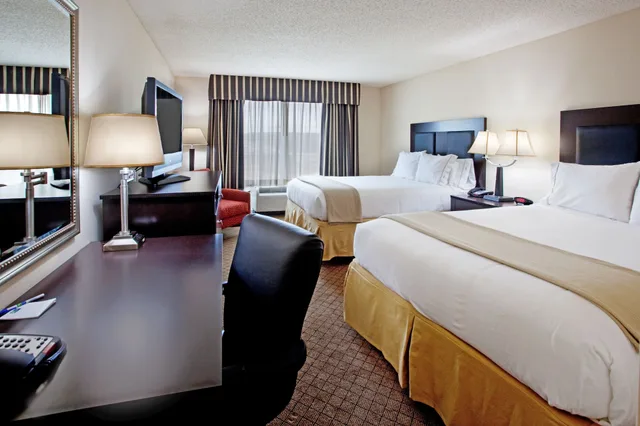 غرفة قياسية بسريرين كوين لذوي الإعاقة، Holiday Inn Express Hotel And Suites Newberry 1/2