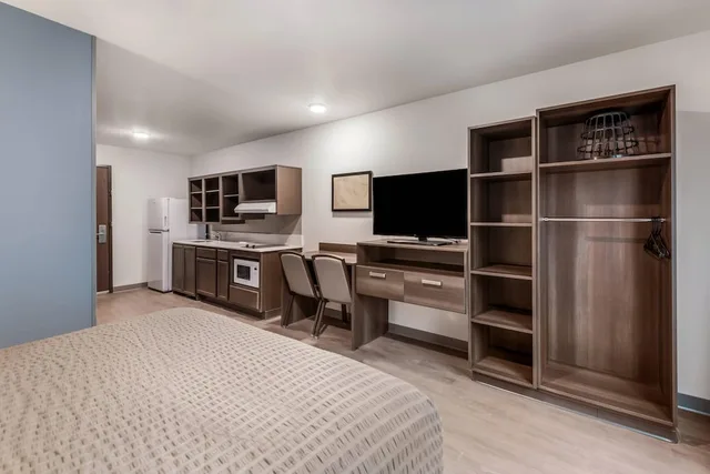جناح أساسي بسرير كوين، WoodSpring Suites Charlotte - University Research Park 4/10
