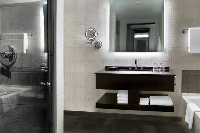 Room, King Bed, The Liberty, A Luxury Collection Hotel, Boston 2/2