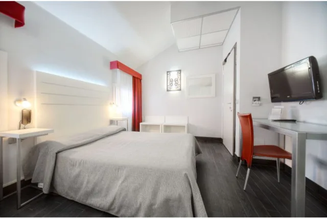 غرفة مفردة بسرير مزدوج، Aaron Hotel 1/5