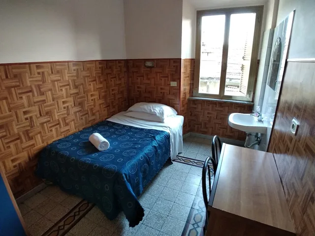 غرفة أساسية بسرير فردي بحمام مشترك، Hotel Cressy 1/1