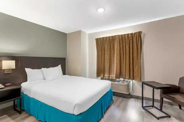 غرفة بسرير كوين، MainStay Suites Little Rock West Near Medical Centers 1/6
