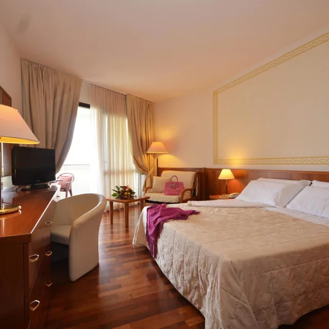 غرفة قياسية بشرفة، Savoy Beach Hotel & Thermal Spa 1/10