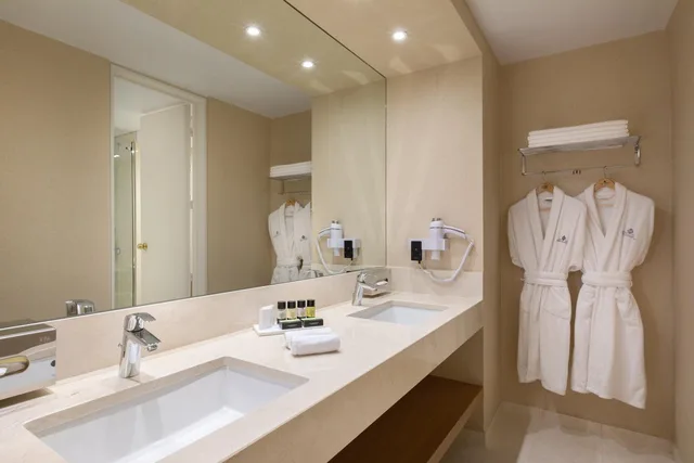 Family, Twin Beds, 2 Sofa, Divani Caravel Hotel 2/3
