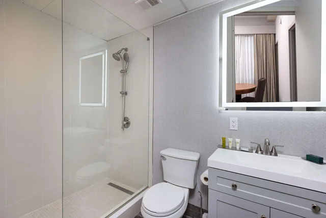جناح بسرير كوين بغرفتين، Inn at the Colonnade Baltimore a DoubleTree by Hilton Hotel 1/3