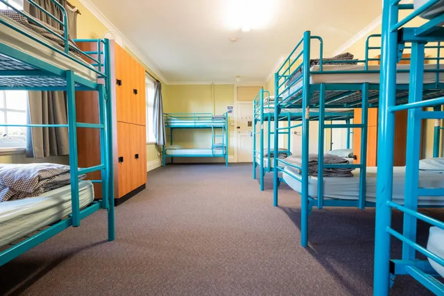 Mixed Dorm, 10 Beds، YHA Newcastle Beach 2/3