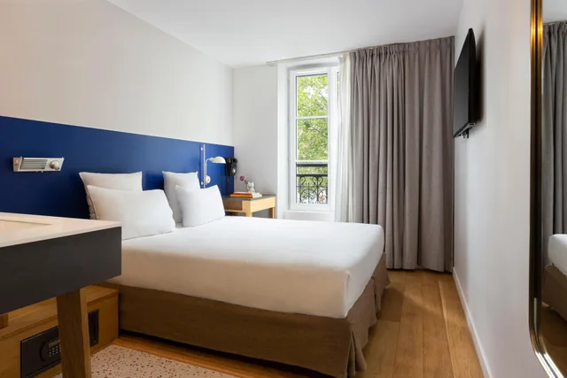 غرفة بسرير مزدوج بحوض استحمام، Oh La La Hotel Bar Paris Bastille 1/2