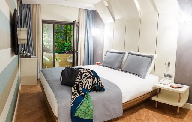 غرفة سوبيريور بسرير كينج، Maroon Hotel Pera 3/7