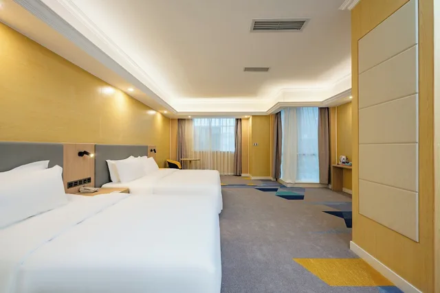 Standard, 1 King and 1 Single Beds, Holiday Inn Express Chengdu Tianfu Square an IHG Hotel 2/3