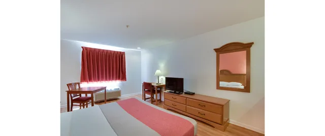1 King Bed - Mobility Accessible Ri Shower Nsmk، Motel6 Hinesville, GA 2/9