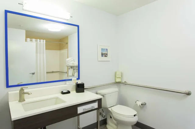 استوديو بسريرين كوين مع أريكة لذوي الإعاقة، Hampton Inn Suites Ankeny 2/2