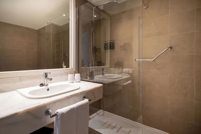 Connecting, Queen Bed, Sofa, Melia Cala Galdana 7/7