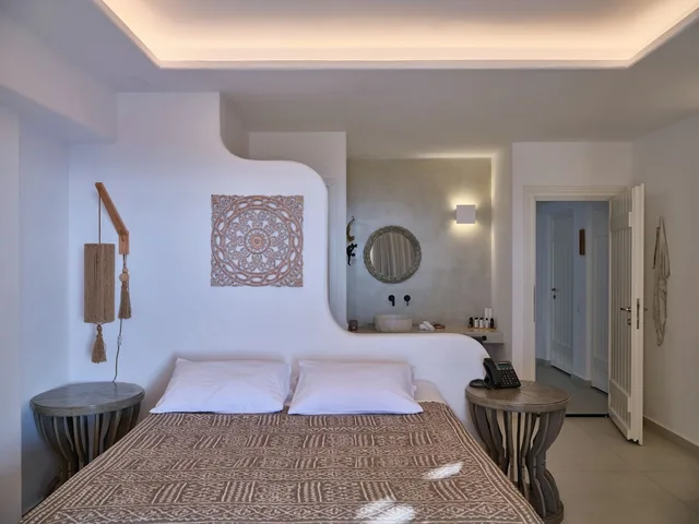جناح جونيور بسرير كوين بإطلالة على البحر، Mythic Paros 2/4