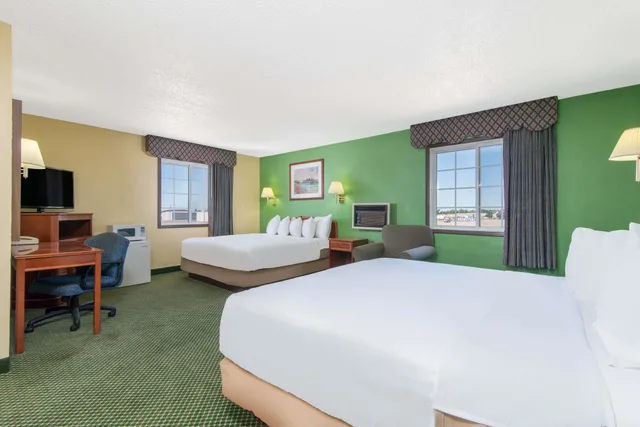 غرفة بسريرين كينج، Days Inn By Wyndham Great Bend 2/4