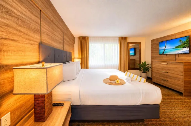Studio, King Bed, Club Lux Resort By the Beach 3/8