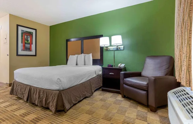 Studio, Queen Bed, Extended Stay America New Orleans - Metairie 2/4