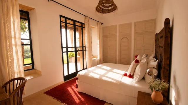 Superior, Queen Bed, Pool View, Tagadert Lodge 5/10