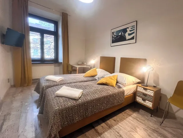 غرفة ديلوكس بسريرين منفصلين، Oki Doki Old Town Hostel 1/7