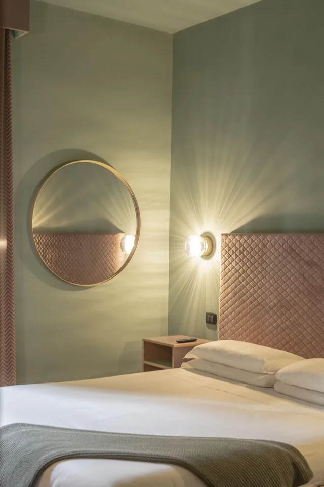 غرفة متصلة بسريرين مزدوجين وسرير مزدوج وسريرين منفصلين، Milani Hotel 5/9