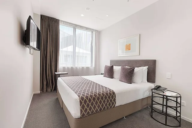استوديو تنفيذي بسرير كينج، Ramada Suites By Wyndham Victoria Street West 4/8
