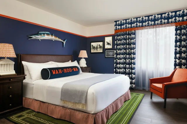 Graduate, King Bed, Accessible، Graduate by Hilton Charlottesville 1/4