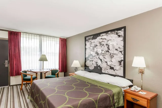 غرفة قياسية بسرير كينج لذوي الإعاقة، Super 8 by Wyndham Valdosta Mall 5/10