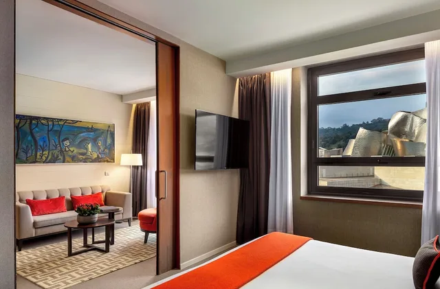 Deluxe, Suite, Queen Bed, Guggenheim View، The Artist Grand Hotel of Art 5/7