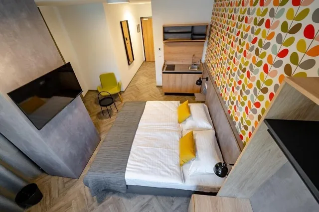 غرفة بسريرين منفصلين بمطبخ صغير، Urban Ring Hotel 3/10