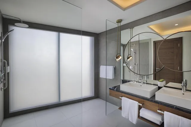 3 Bedrooms, Premier, Suite, Sea View, Conrad Bahrain Financial Harbour 5/5
