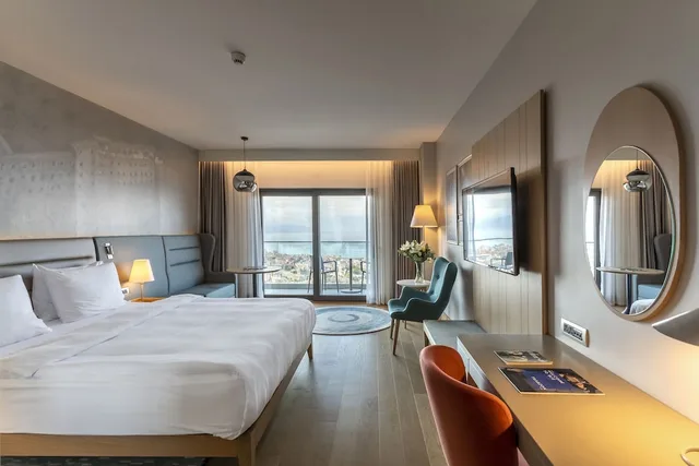 غرفة قياسية بسرير كينج بإطلالة على البحر، Radisson Blu Hotel Trabzon 1/4