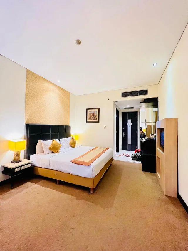 غرفة سوبيريور بسرير كينج، Golden Flower Hotel 1/1