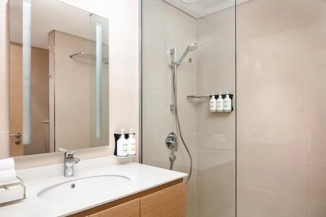 غرفة بريميوم بسرير كينج، Holiday Inn & Suites Dubai Science Park 5/5