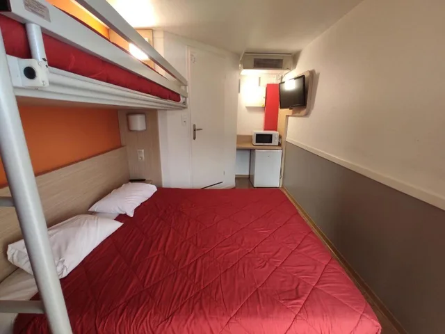 Plus, Comfort, 1 Double and 1 Single Bed، Premiere Classe Dijon Nord Zenith 1/10