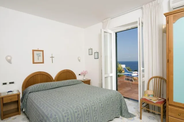 غرفة بسريرين منفصلين بإطلالة على البحر، Gemma Hotel 2/3