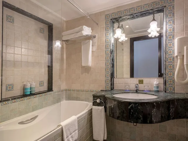 غرفة سوبيريور بسريرين منفصلين، Novotel Al Dana Resort 4/7
