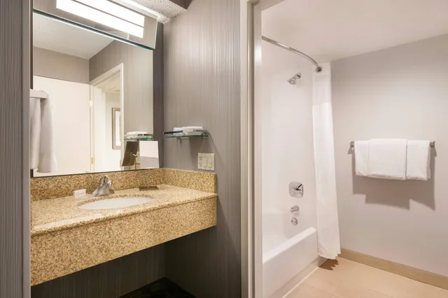 غرفة بسريرين كوين، Courtyard By Marriott Milpitas Silicon Valley 2/3