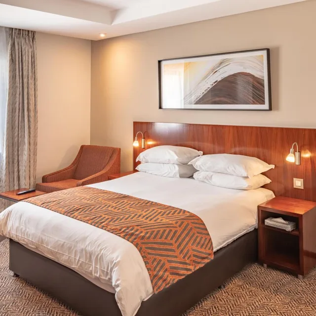 غرفة بسرير كينج، City Lodge Hotel at OR Tambo International Airport 2/7